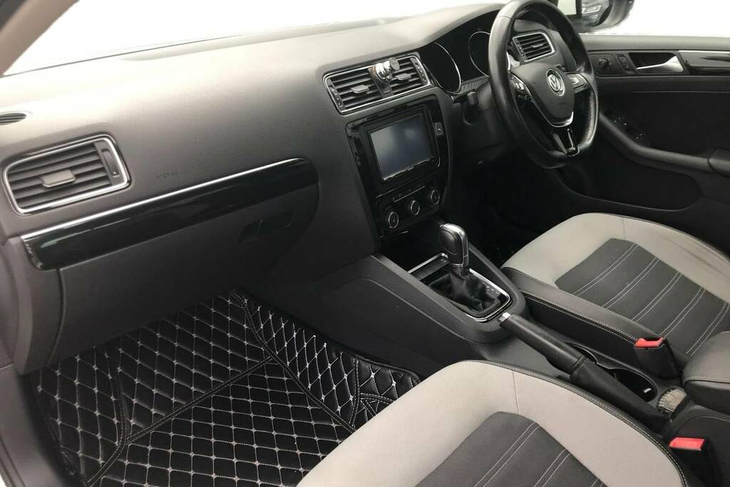 Volkswagen Jetta Gt White #10