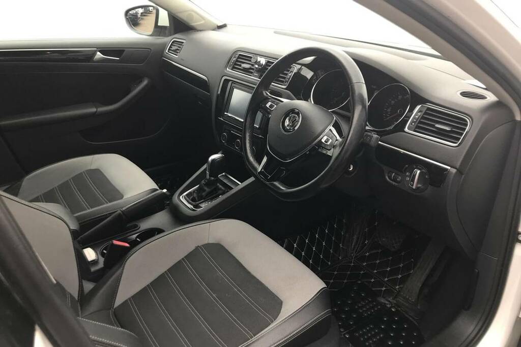 Volkswagen Jetta 2.0 Tdi 150 Gt Dsg White #4
