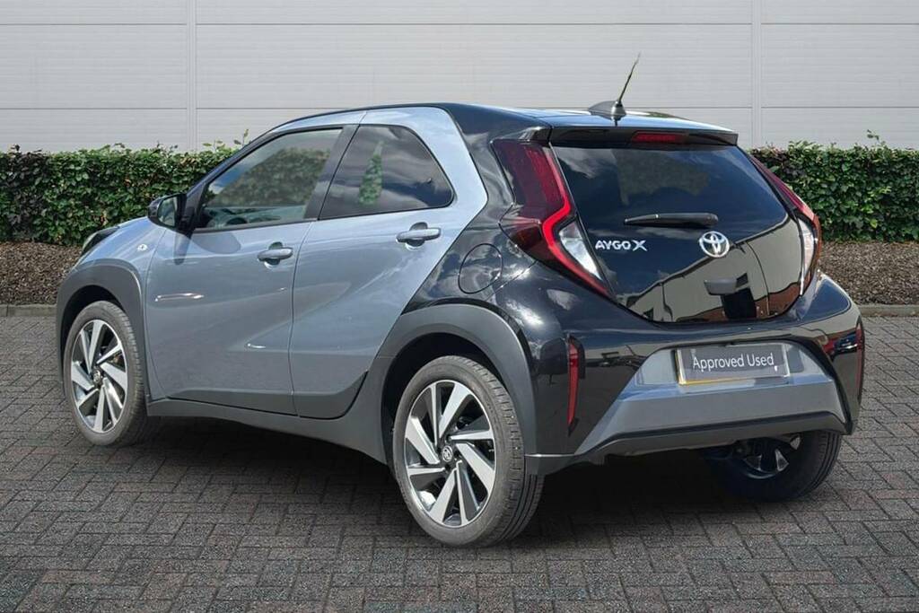 Toyota Aygo X 1.0 Vvt-i Edge BG74OHK Grey #2