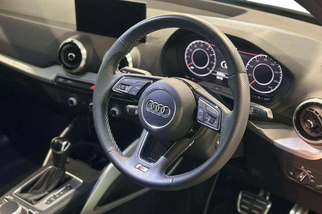 Audi Q2 35 Tfsi S Line S Tronic BA73ZFT Black #4