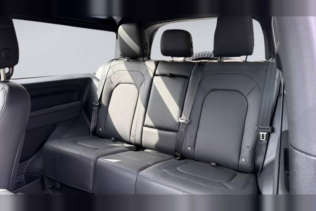 Land Rover Defender 90 3.0 D250 X-dynamic Hse 90 VK74YLG Black #4