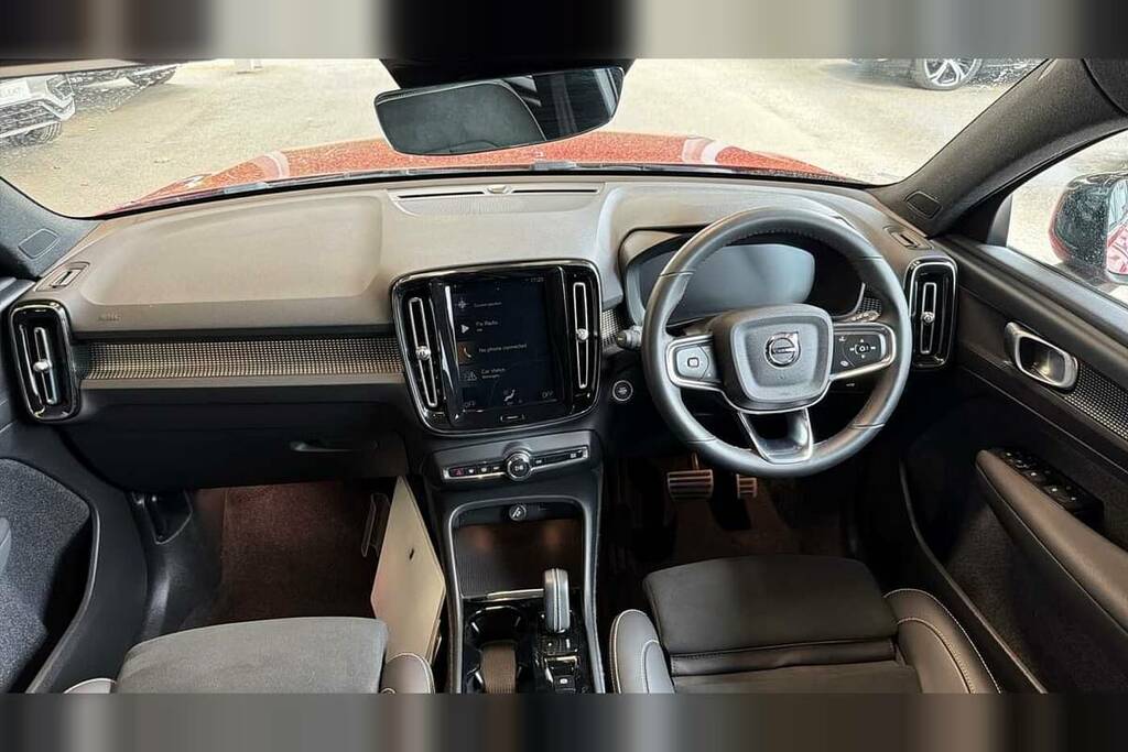Volvo XC40 1.5 T3 163 R Design Geartronic PK22CCA Red #4