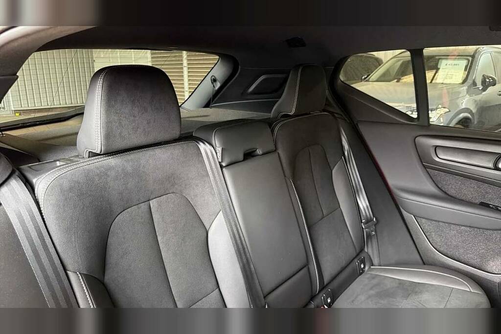 Volvo XC40 1.5 T3 163 R Design Geartronic PK22CCA Red #5