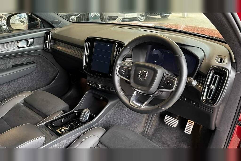 Volvo XC40 1.5 T3 163 R Design Geartronic PK22CCA Red #3
