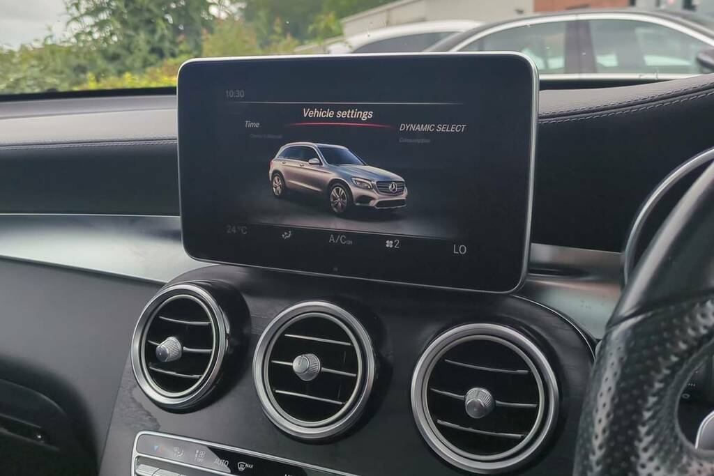 Mercedes-Benz GLC Class 250D 4Matic Amg Line Prem Plus 9G-tronic KU66EOL White #3
