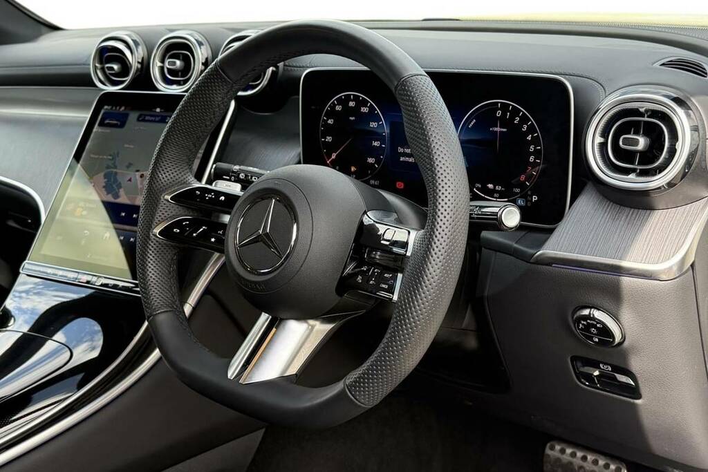 Mercedes-Benz GLC Class 300E 4Matic Amg Line Prem Pan 9G-tronic KS75BKG White #4