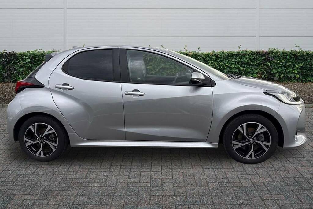 Toyota Yaris 1.5 Hybrid Design Cvt FV74BYH Silver #4