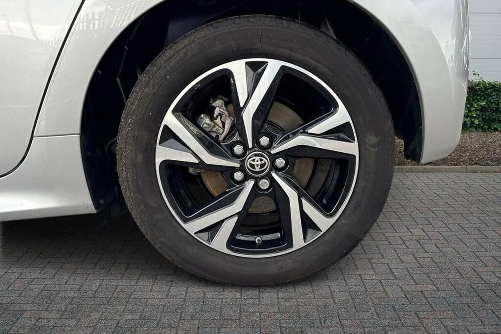 Toyota Yaris 1.5 Hybrid Design Cvt FV74BYH Silver #5
