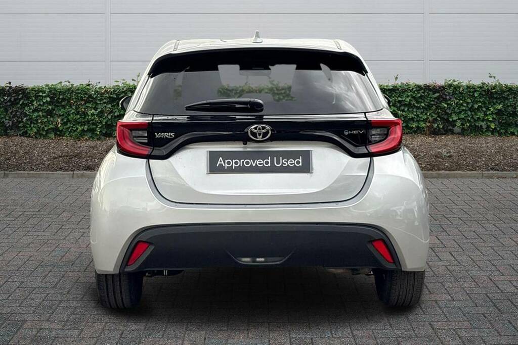 Toyota Yaris 1.5 Hybrid Design Cvt FV74BYH Silver #3