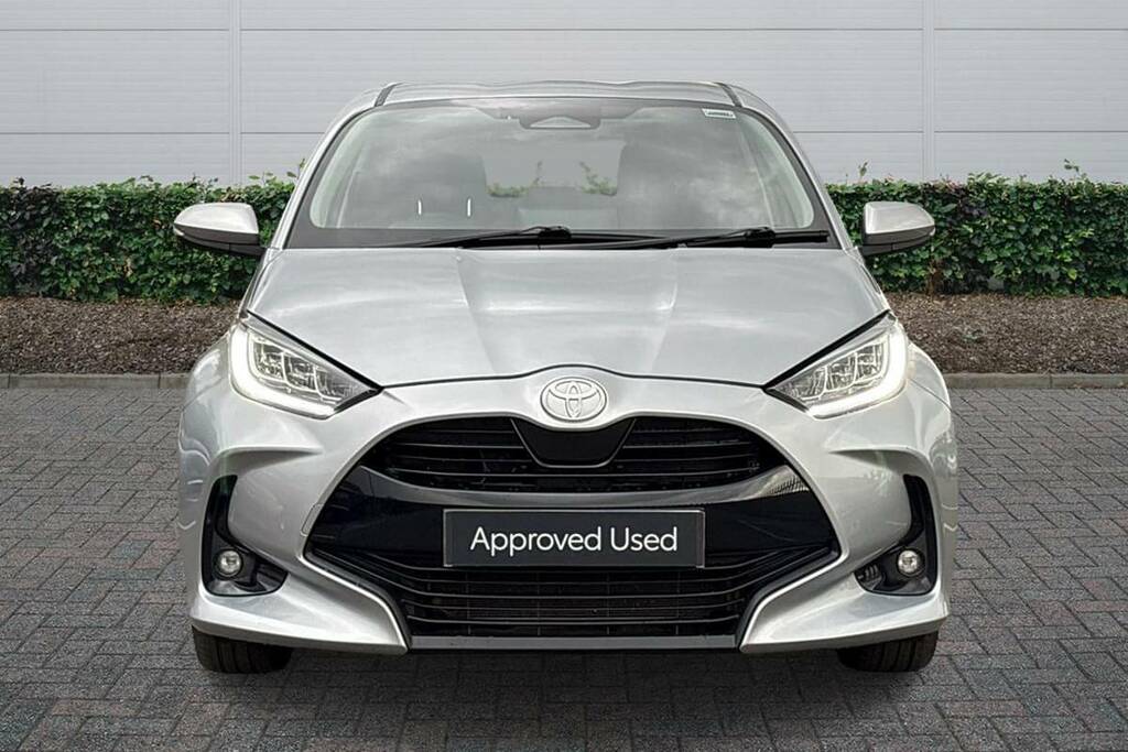 Toyota Yaris 1.5 Hybrid Design Cvt FV74BYH Silver #2