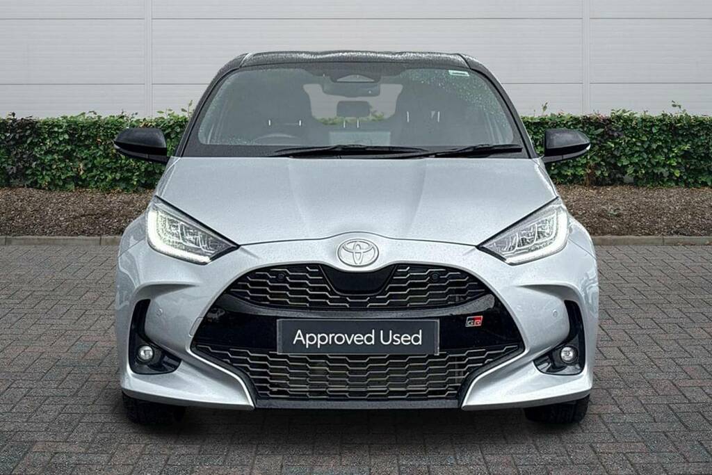 Toyota Yaris 1.5 Hybrid 130 Gr Sport Cvt FV25KBJ Silver #2