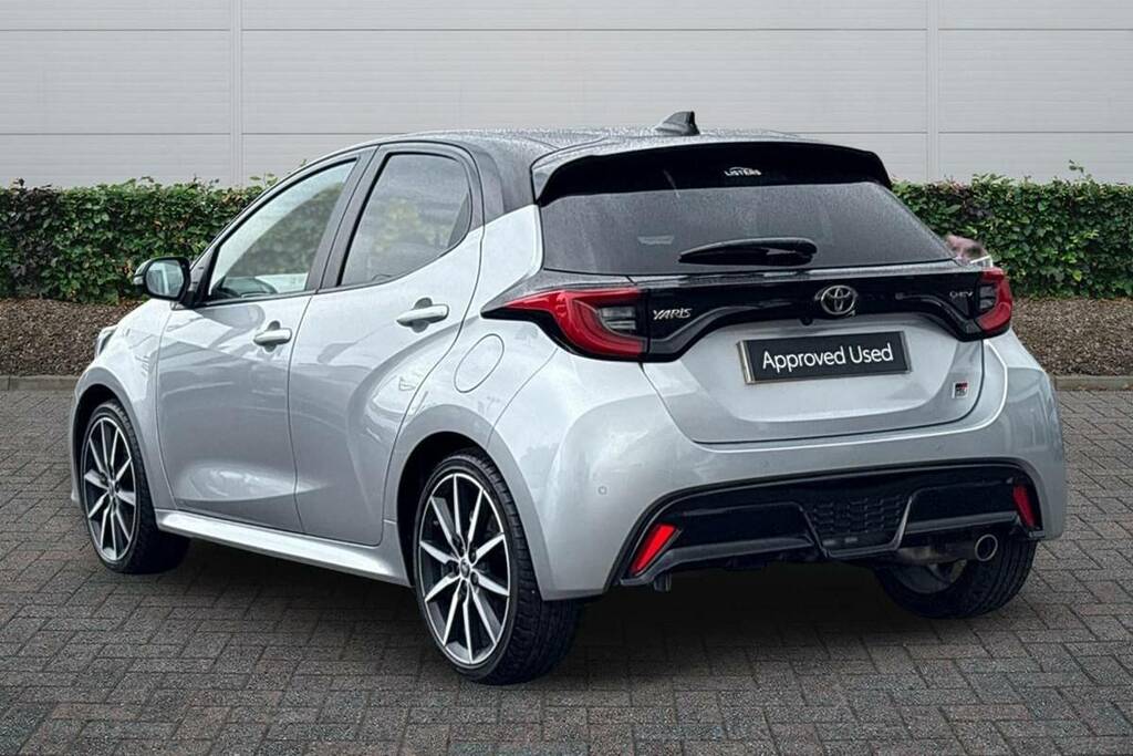 Toyota Yaris 1.5 Hybrid 130 Gr Sport Cvt FV25KBJ Silver