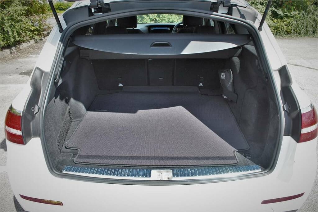 Mercedes-Benz E Class E200 Amg Line Edition 9G-tronic FV70NFY White #2