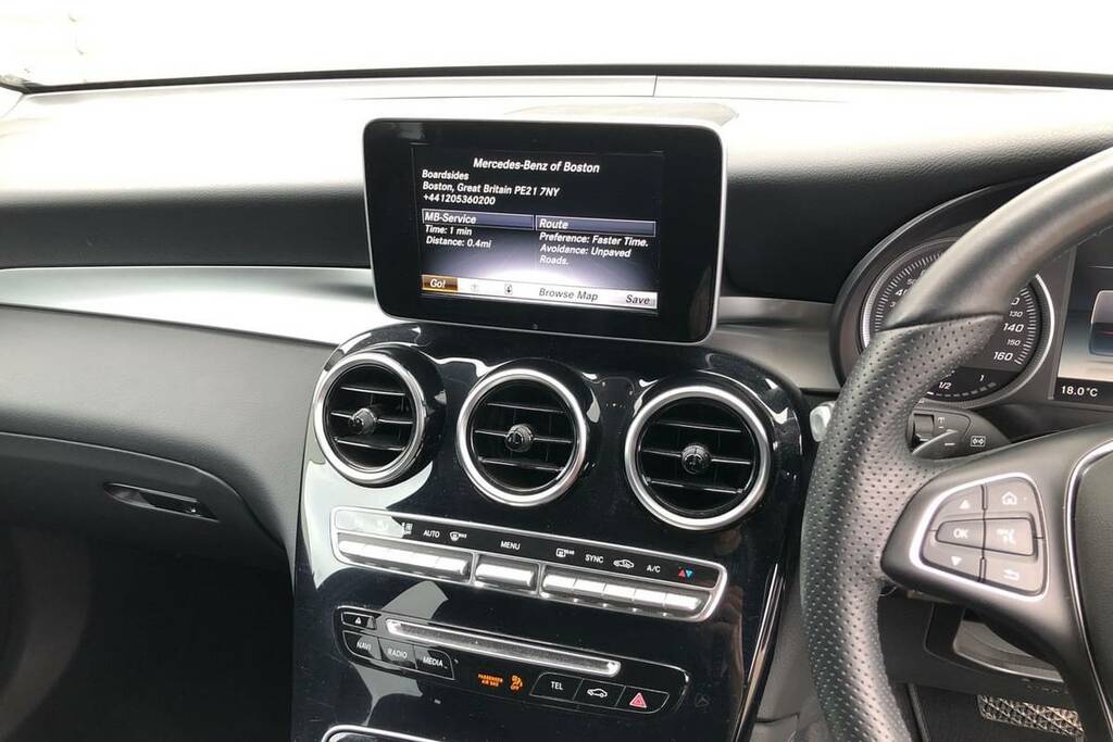 Mercedes-Benz GLC Class 250 4Matic Urban Edition 9G-tronic White #3