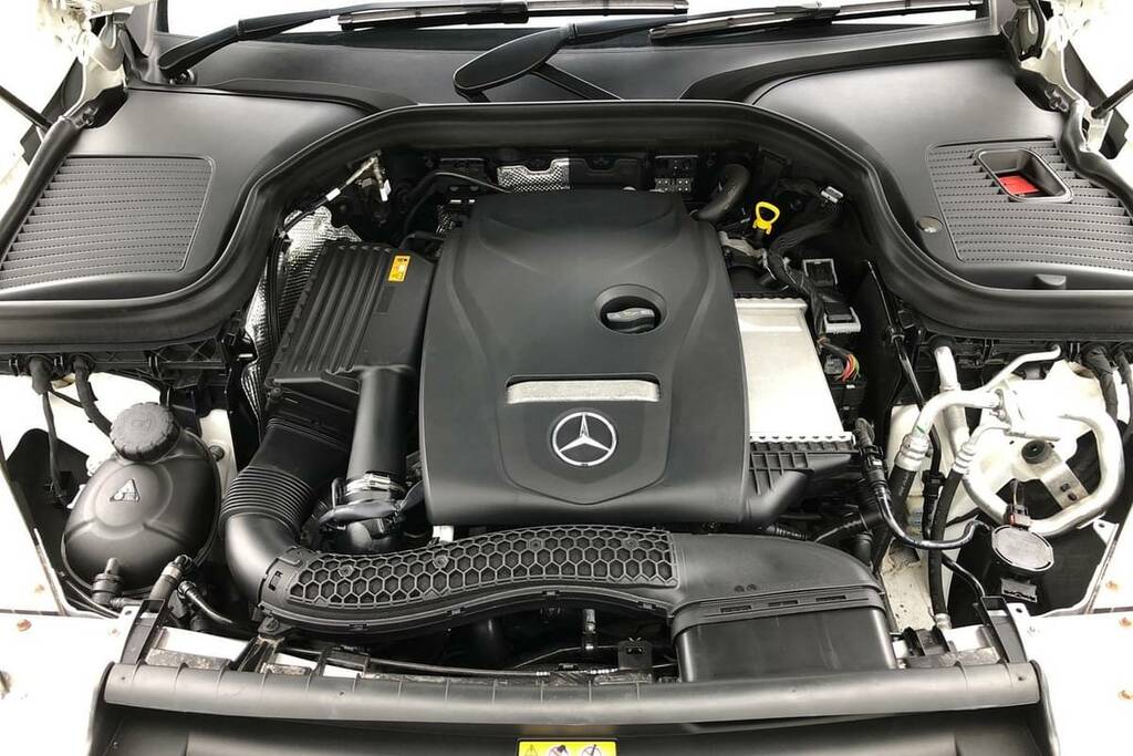 Mercedes-Benz GLC Class 250 4Matic Urban Edition 9G-tronic White #5