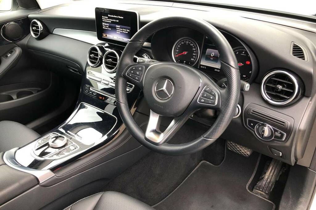Mercedes-Benz GLC Class 250 4Matic Urban Edition 9G-tronic White #4