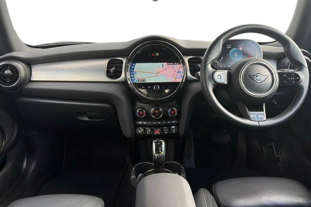 Mini Hatch 3-Door Cooper Exclusive YE23UZU Black #4
