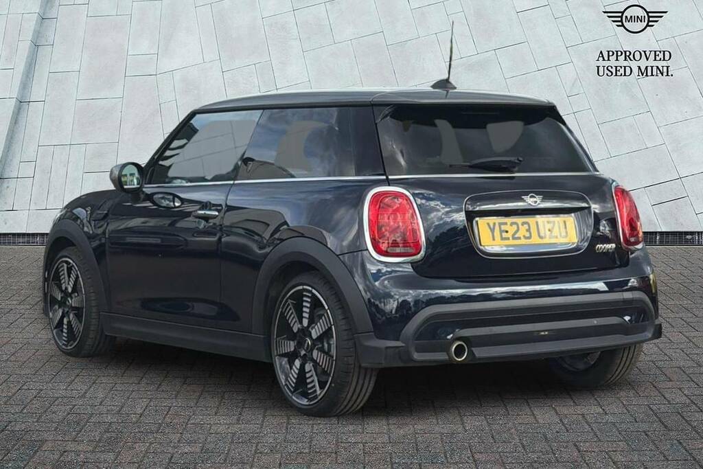 Mini Hatch 3-Door Cooper Exclusive YE23UZU Black #2