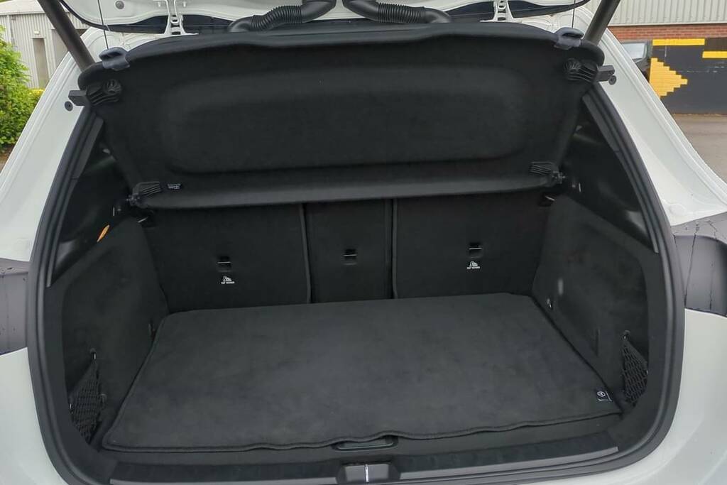 Mercedes-Benz GLA Class 220D 4Matic Amg Line Prem Night Ed KN23TXE White #2