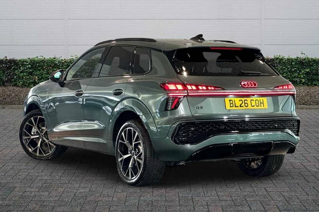 Audi Q3 1.5 E-hybrid Edition 1 S Tronic Green #3