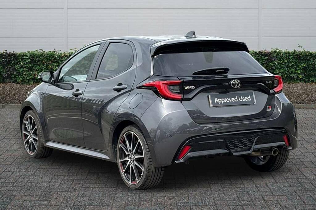 Toyota Yaris 1.5 Hybrid 130 Gr Sport Cvt Grey
