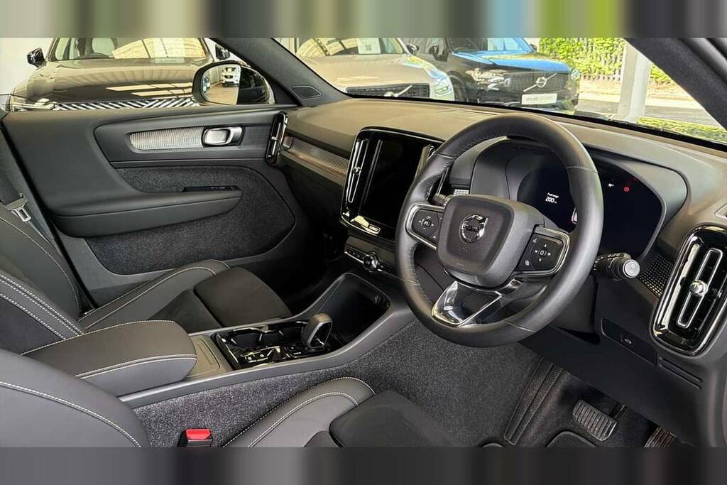 Volvo XC40 2.0 B3p Plus Black Edition RE25KLX Black #3