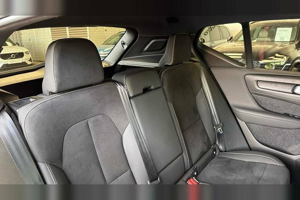 Volvo XC40 2.0 B3p Plus Black Edition RE25KLX Black #5