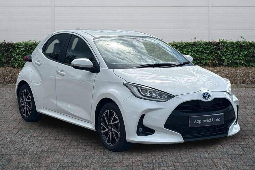 Toyota Yaris 1.5 Hybrid Design Cvt White