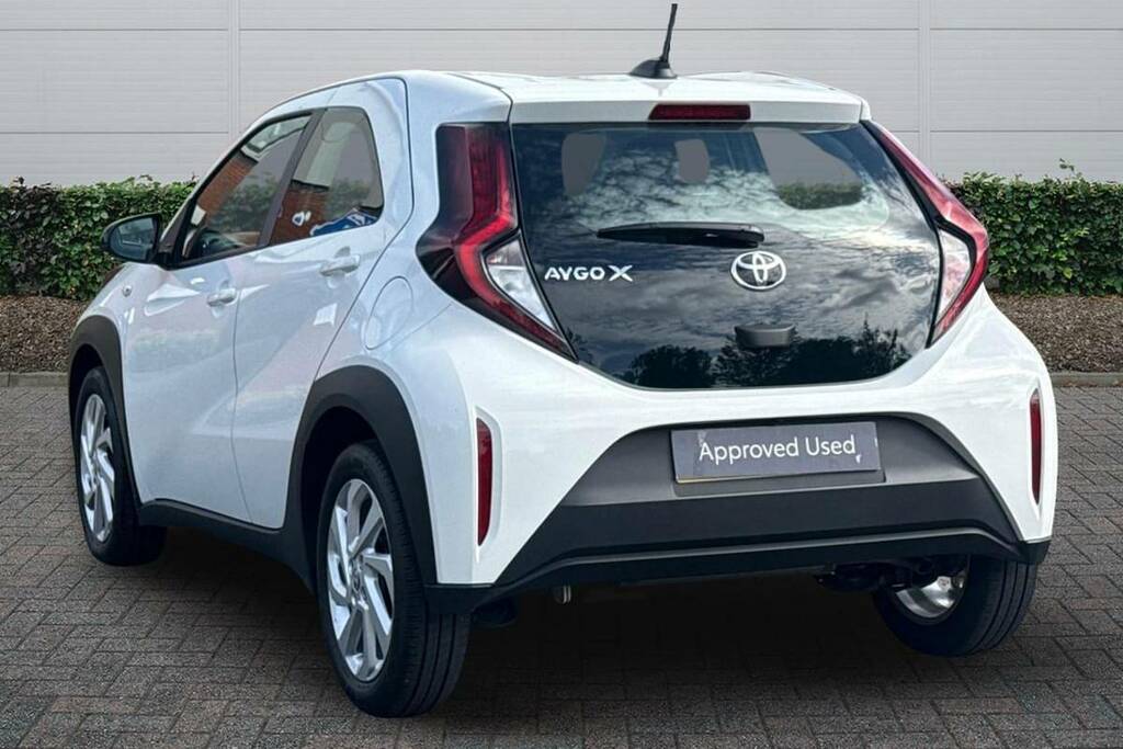 Toyota Aygo X 1.0 Vvt-i Pure LM24YJW White #2