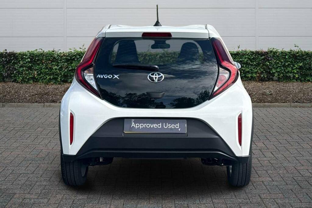 Toyota Aygo X 1.0 Vvt-i Pure LM24YJW White #4