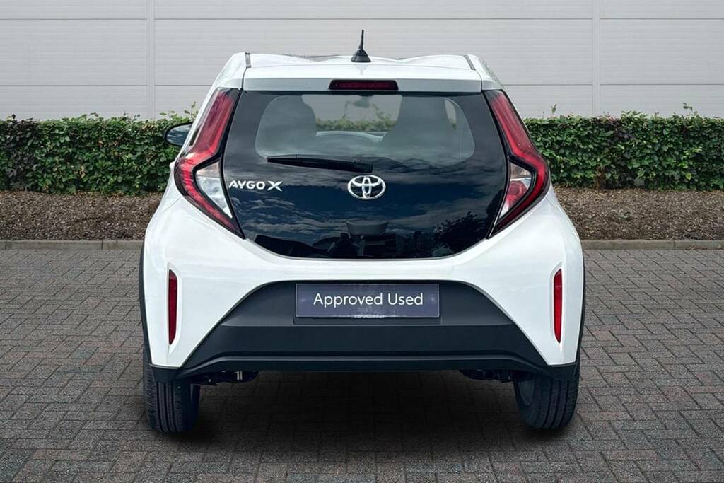 Toyota Aygo X 1.0 Vvt-i Pure WR23EDF White #4