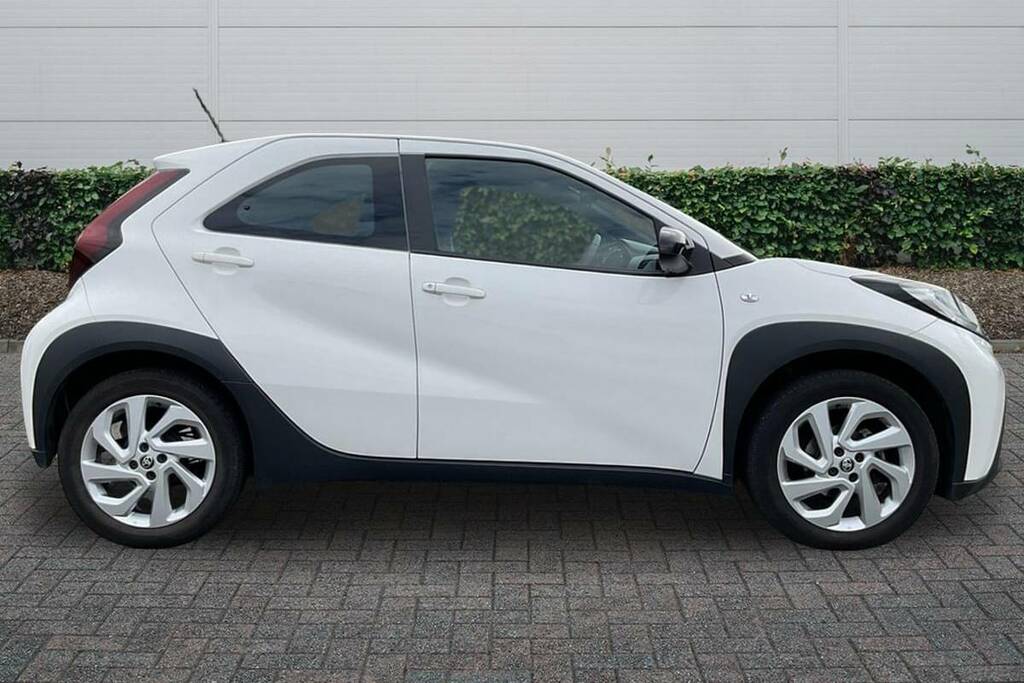 Toyota Aygo X 1.0 Vvt-i Pure FP24SZC White #5