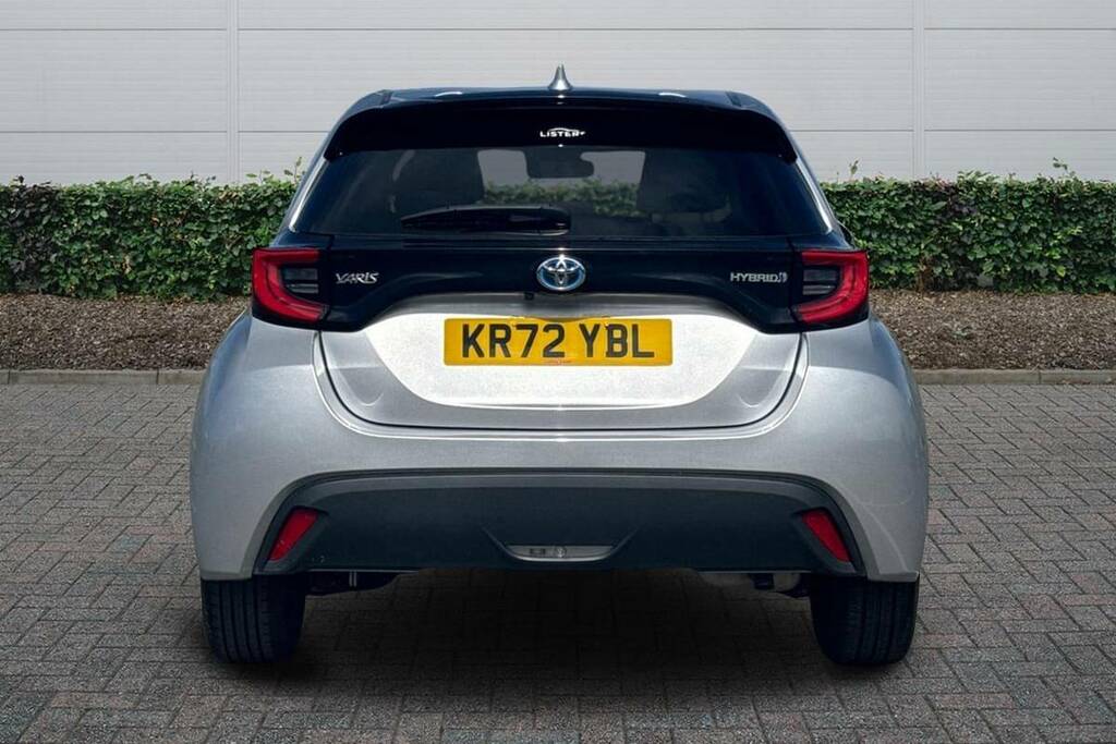 Toyota Yaris 1.5 Hybrid Design Cvt KR72YBL Silver #4