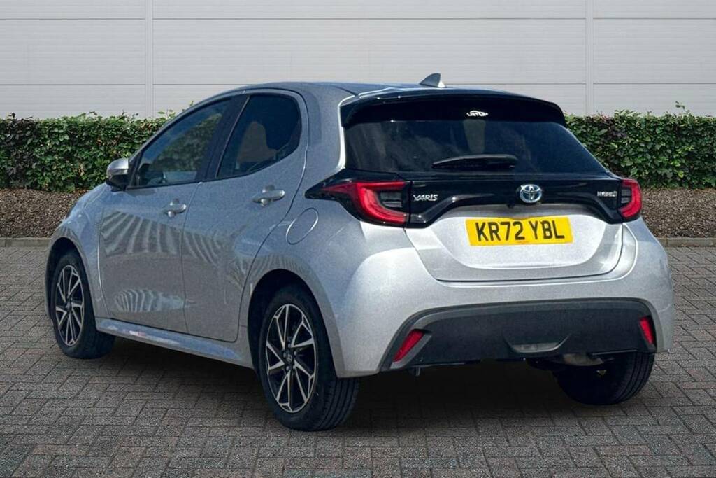 Toyota Yaris 1.5 Hybrid Design Cvt KR72YBL Silver #2