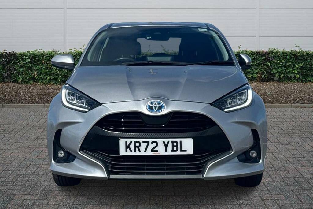 Toyota Yaris 1.5 Hybrid Design Cvt KR72YBL Silver #3