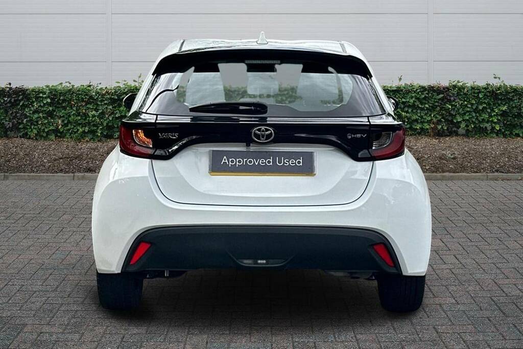 Toyota Yaris 1.5 Hybrid Icon Cvt BU24SVX White #4