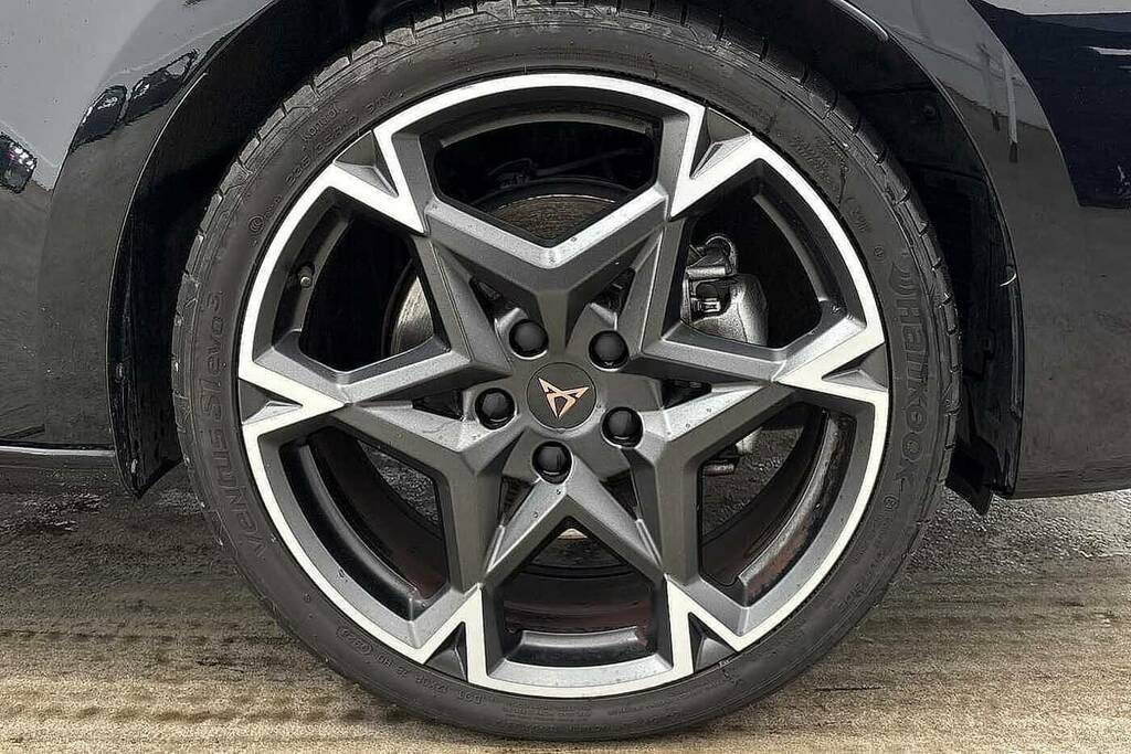 Cupra Leon 1.5 Etsi 150 V2 Dsg KT25WEV Black #4