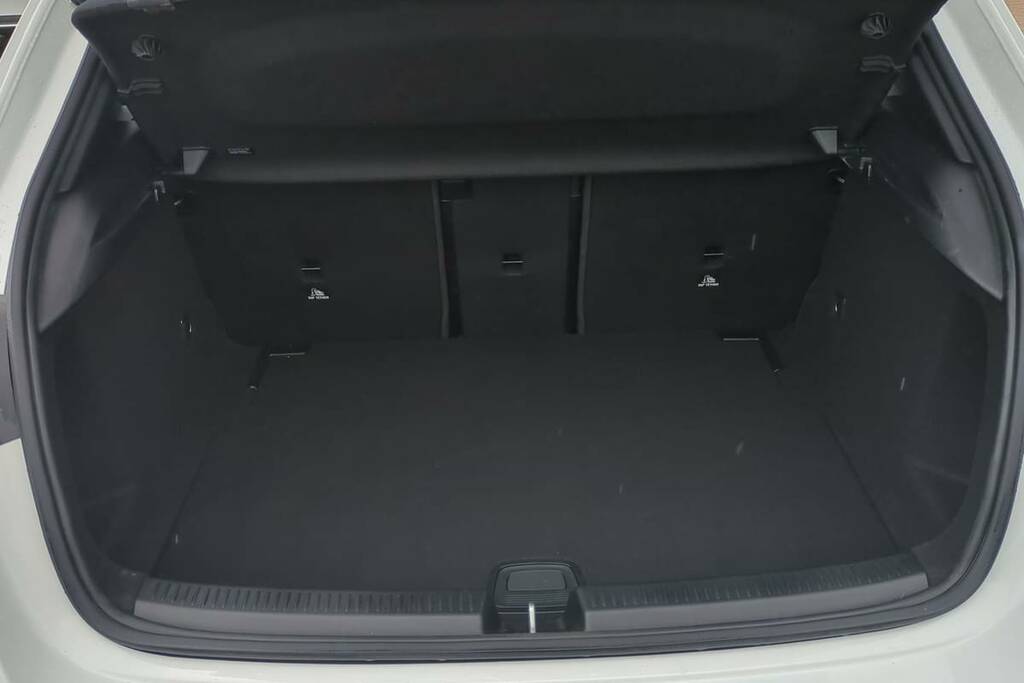 Mercedes-Benz A Class A180 Amg Line Premium FX75LCV White #2