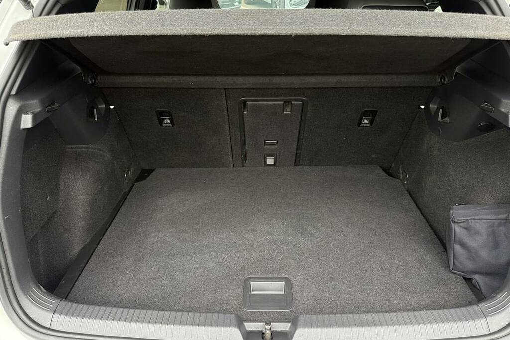 Volkswagen Golf 1.5 Tsi R-line FN23UST White #2