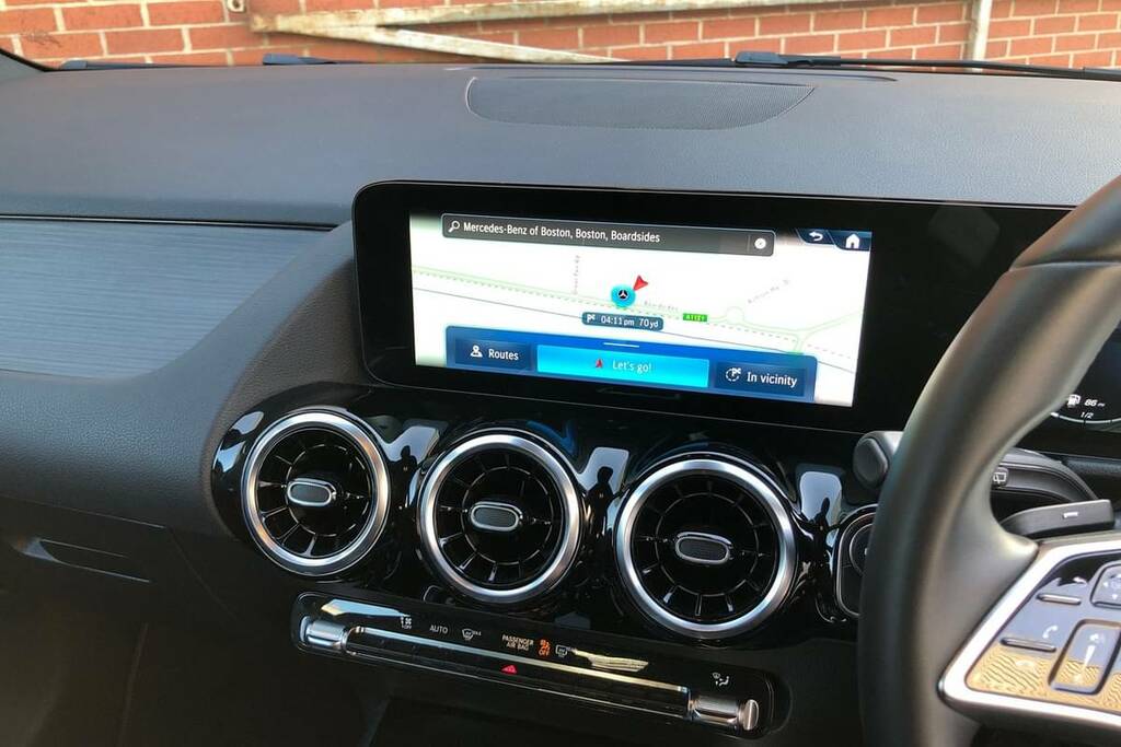 Mercedes-Benz GLA Class 180 Sport Edition FV25KTF Black #3