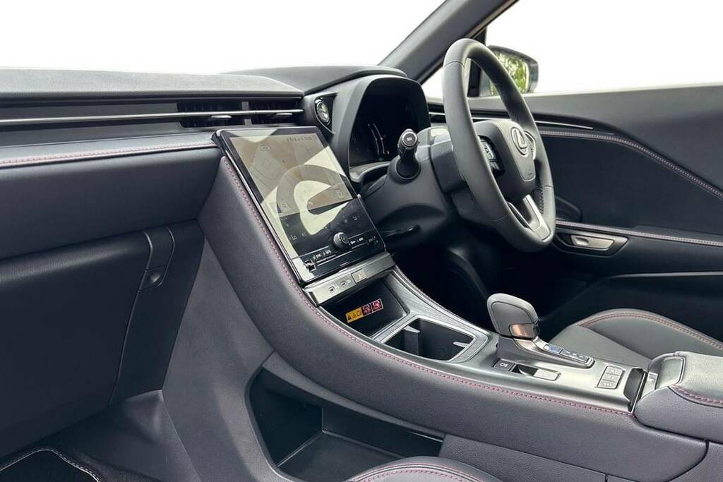Lexus LBX 1.5 Premium E-cvt VU26EVM White #5