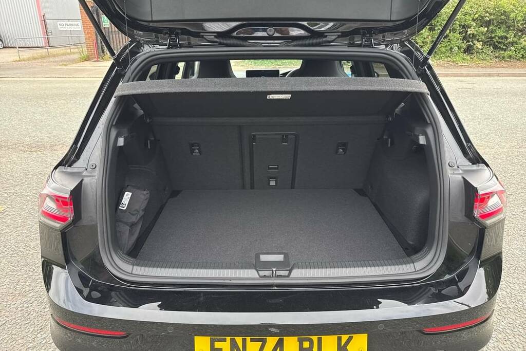 Volkswagen Golf 1.5 Tsi 150 Black Edition FN74BLK Black #2