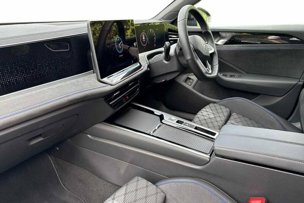 Volkswagen Passat 1.5 Tsi Ehybrid 272 R-line Dsg DF25FTC Black #2