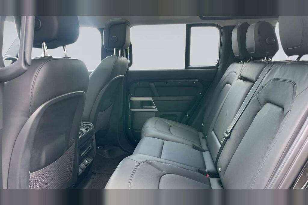 Land Rover Defender 110 3.0 D300 Hse 110 Black #4
