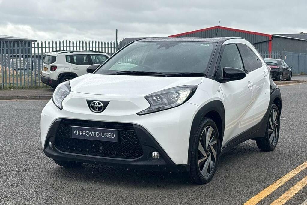 Toyota Aygo X 1.0 Vvt-i Edge FY74RVK White #2