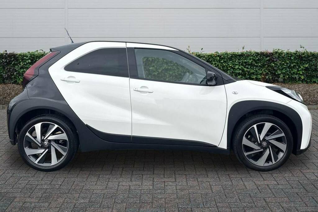 Toyota Aygo X 1.0 Vvt-i Edge FY74RVK White #4