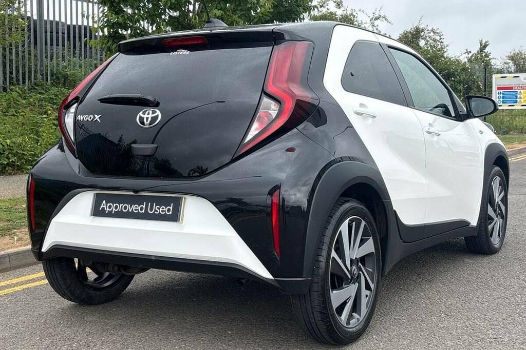 Toyota Aygo X 1.0 Vvt-i Edge FY74RVK White #6