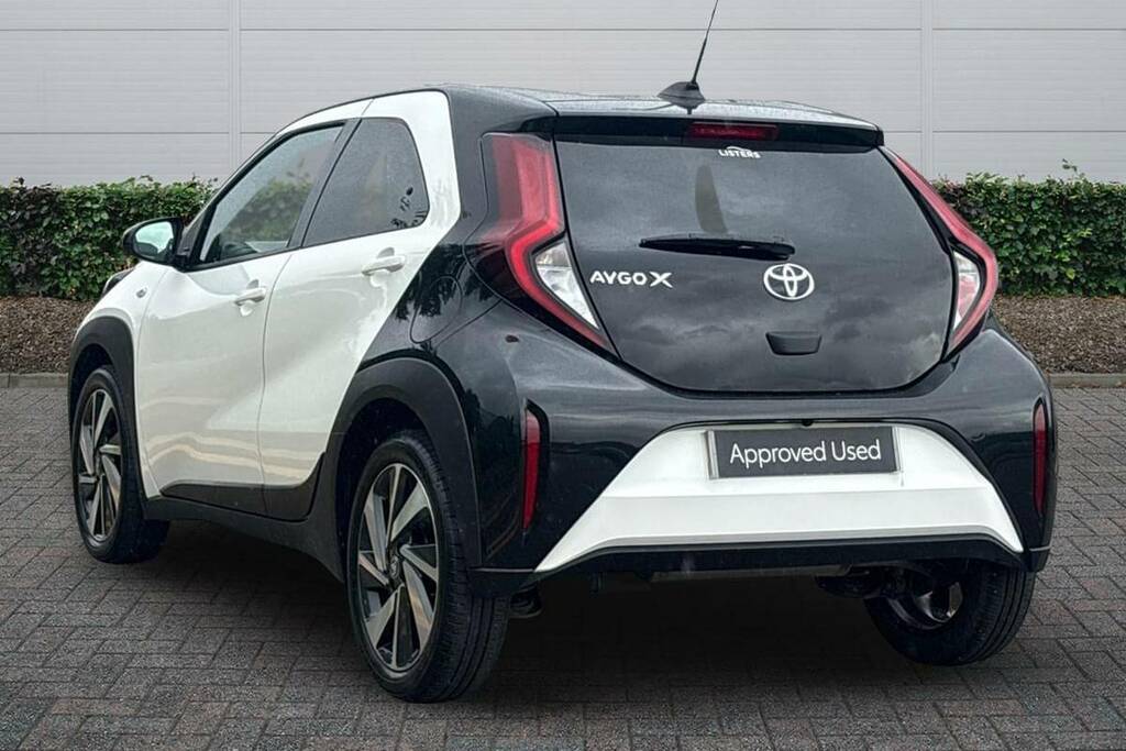 Toyota Aygo X 1.0 Vvt-i Edge FY74RVK White #3