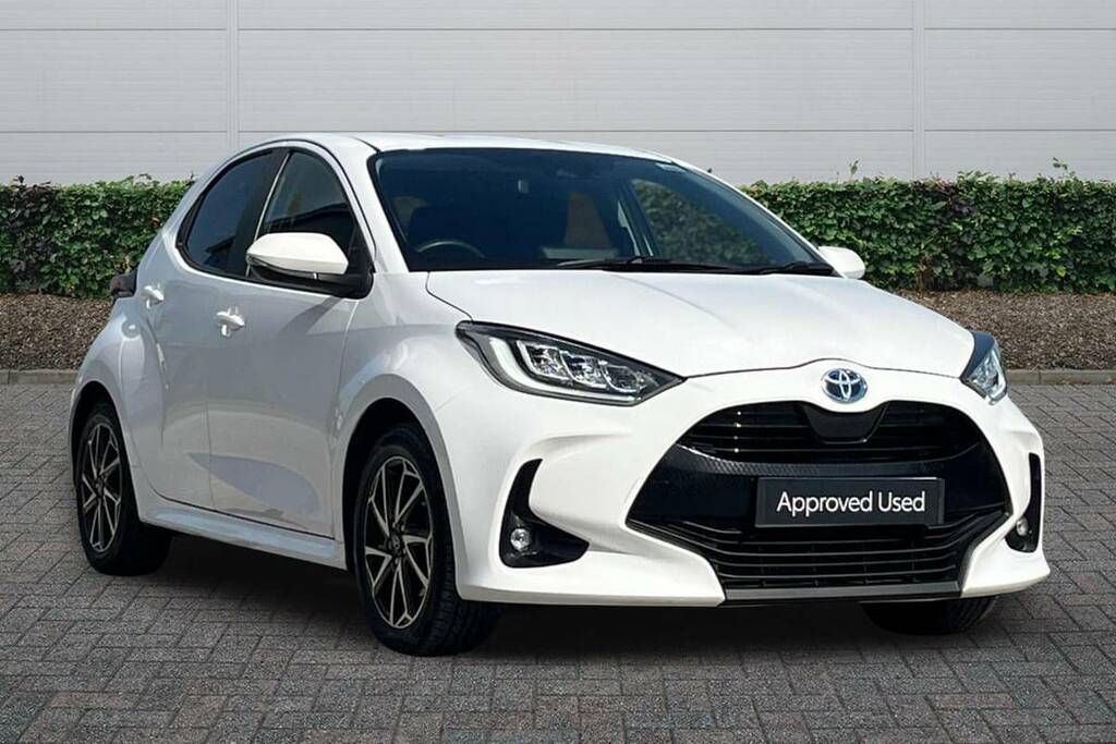 Toyota Yaris 1.5 Hybrid Design Cvt White