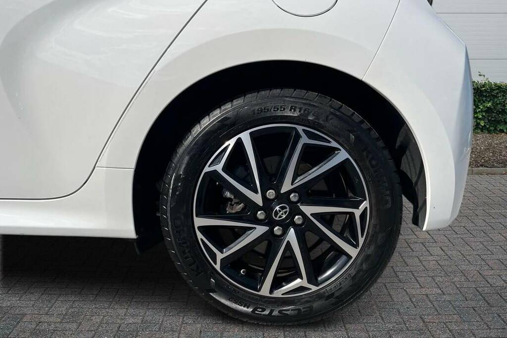 Toyota Yaris 1.5 Hybrid Design Cvt FA23LOD White #6